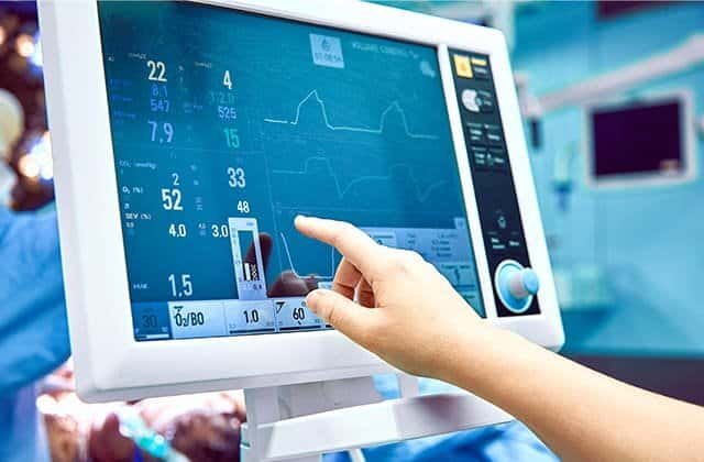 monitoring-patient-room-doctor-cheking